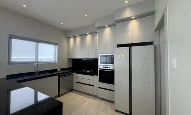 CASA NUEVA CON PANELES SOLARES EN VENTA EN PUNTA TIBURON
