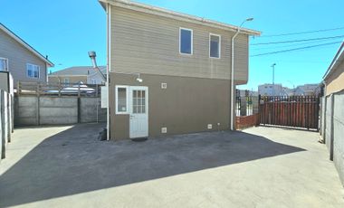 CASA EN VENTA 3D3B SEMINUEVA - ALTOS DE HUALPÉN