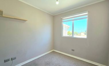 CASA EN VENTA 3D3B SEMINUEVA - ALTOS DE HUALPÉN