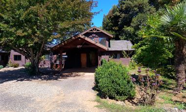 CASA MODERNA EN ENTORNO NATURAL