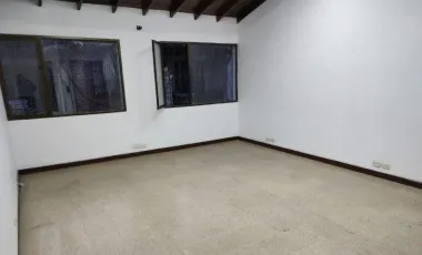Se vende local cerca al centro de la ceja