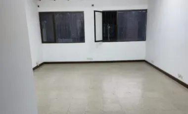 Se vende local cerca al centro de la ceja