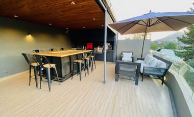 Cómodo departamento con azotea, vista despejada, orientación norte