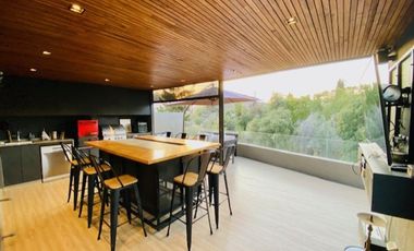 Cómodo departamento con azotea, vista despejada, orientación norte