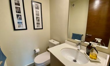 Cómodo departamento con azotea, vista despejada, orientación norte