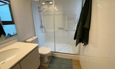 Cómodo departamento con azotea, vista despejada, orientación norte