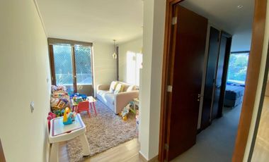 Cómodo departamento con azotea, vista despejada, orientación norte