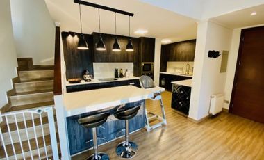 Cómodo departamento con azotea, vista despejada, orientación norte