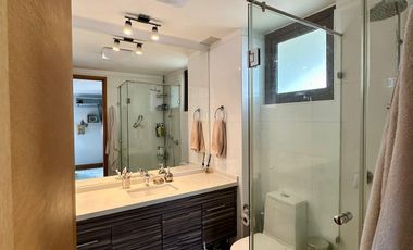 Gran dúplex con excelente conectividad en calle tranquila