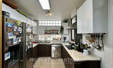 Gran dúplex con excelente conectividad en calle tranquila