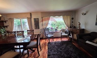 Venta amplia casa sector Regional