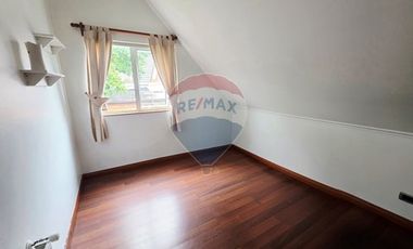 Venta amplia casa sector Regional