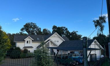 Casa en parcela amplia rodeada de naturaleza