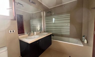 Casa en parcela amplia rodeada de naturaleza