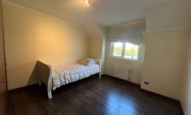 Casa en parcela amplia rodeada de naturaleza