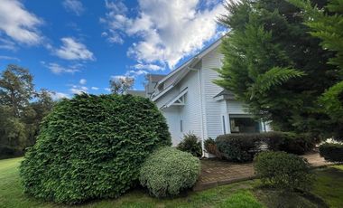 Casa en parcela amplia rodeada de naturaleza