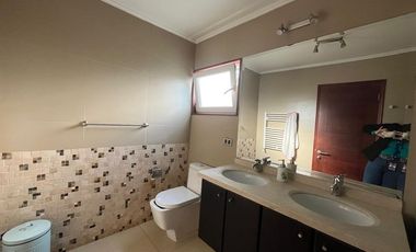 Casa en parcela amplia rodeada de naturaleza