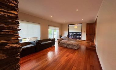 Casa en parcela amplia rodeada de naturaleza