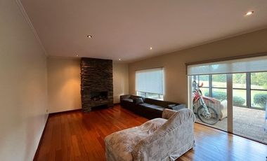 Casa en parcela amplia rodeada de naturaleza