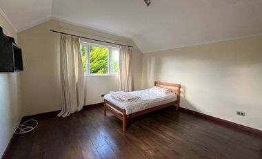 Casa en parcela amplia rodeada de naturaleza