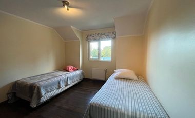 Casa en parcela amplia rodeada de naturaleza