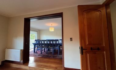 Casa en parcela amplia rodeada de naturaleza