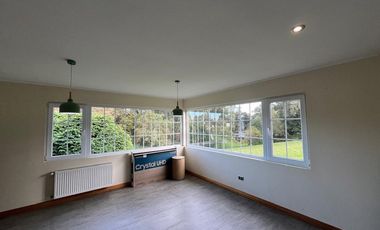 Casa en parcela amplia rodeada de naturaleza