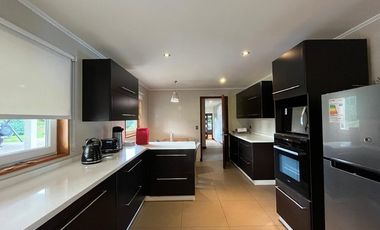 Casa en parcela amplia rodeada de naturaleza