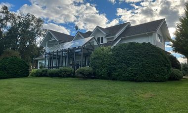 Casa en parcela amplia rodeada de naturaleza