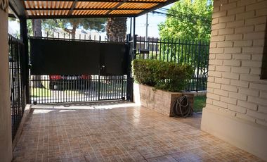 Casa 2 pisos, 4D/2B, barrio residencial La Florida