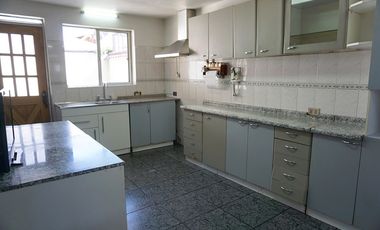 Casa 2 pisos, 4D/2B, barrio residencial La Florida