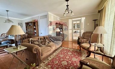 Casa 4D con gran terreno en Macul