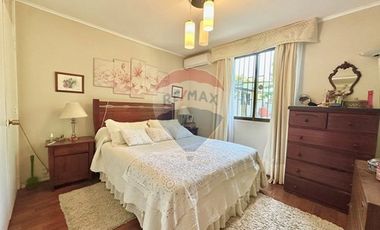 Casa 4D con gran terreno en Macul