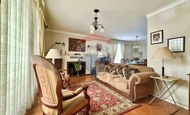 Casa 4D con gran terreno en Macul