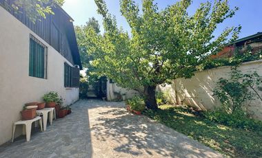 Casa 4D con gran terreno en Macul