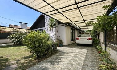 Casa 4D con gran terreno en Macul