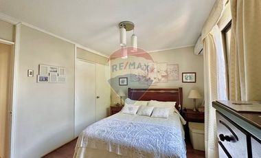 Casa 4D con gran terreno en Macul