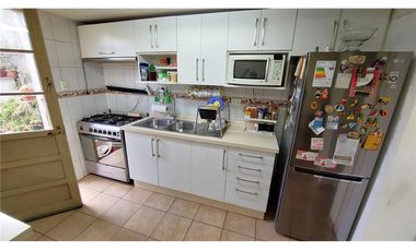 Venta Casa Renovada de 2 Pisos - San Joaquin