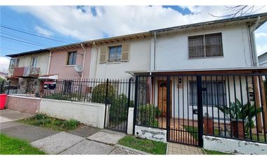 Venta Casa Renovada de 2 Pisos - San Joaquin