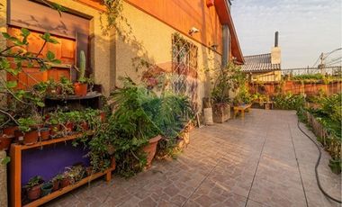 Hermosa casa en Villa Macul, minutos metro Quilin