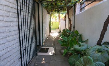 Casa pasaje cerrado a minutos Metro Quilín