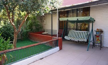 Casa pasaje cerrado a minutos Metro Quilín