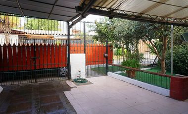 Casa pasaje cerrado a minutos Metro Quilín