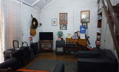 Casa pasaje cerrado a minutos Metro Quilín