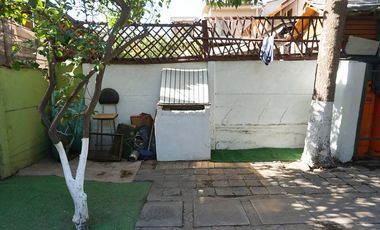 Casa pasaje cerrado a minutos Metro Quilín