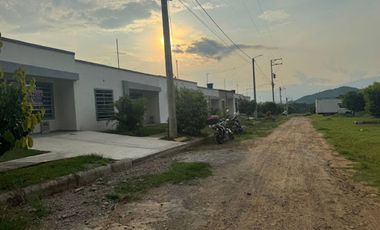 VENTA de CASA LOTE en GARZON