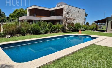 Casa en Alquiler ANUAL en El Ombú