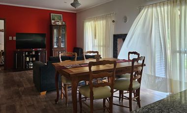 Casa con pileta cerca del centro de Lobos a la VENTA