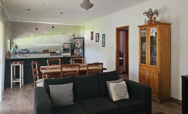 Casa con pileta cerca del centro de Lobos a la VENTA