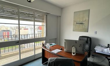 Oficina en Venta de dos plantas sobre Av 9 de Julio con amplia vista panorámica